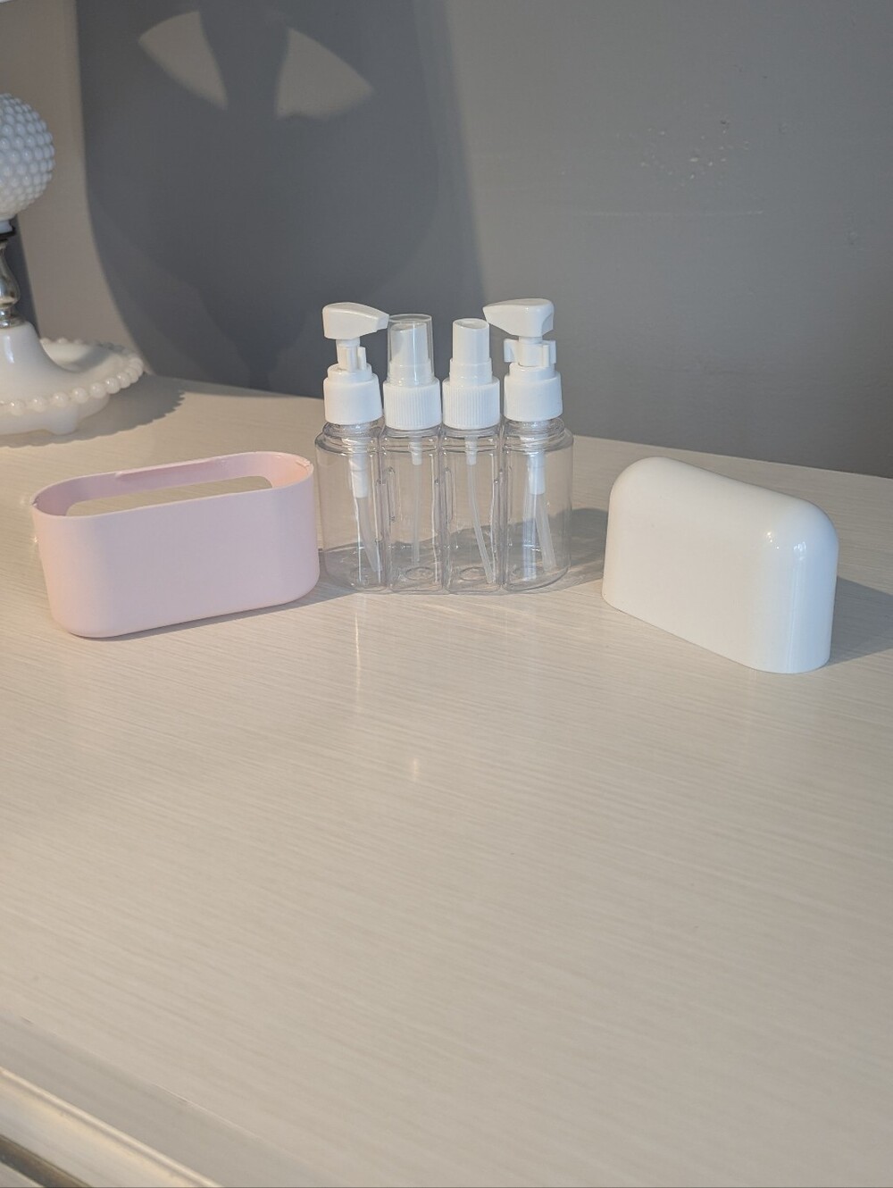 Source Unknown Pink and White Travel Makeup Organizer Set
